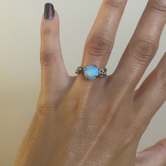 HRH Collection Chain Style Ring with “Unicorn” Crystal - Picture 4 of 4